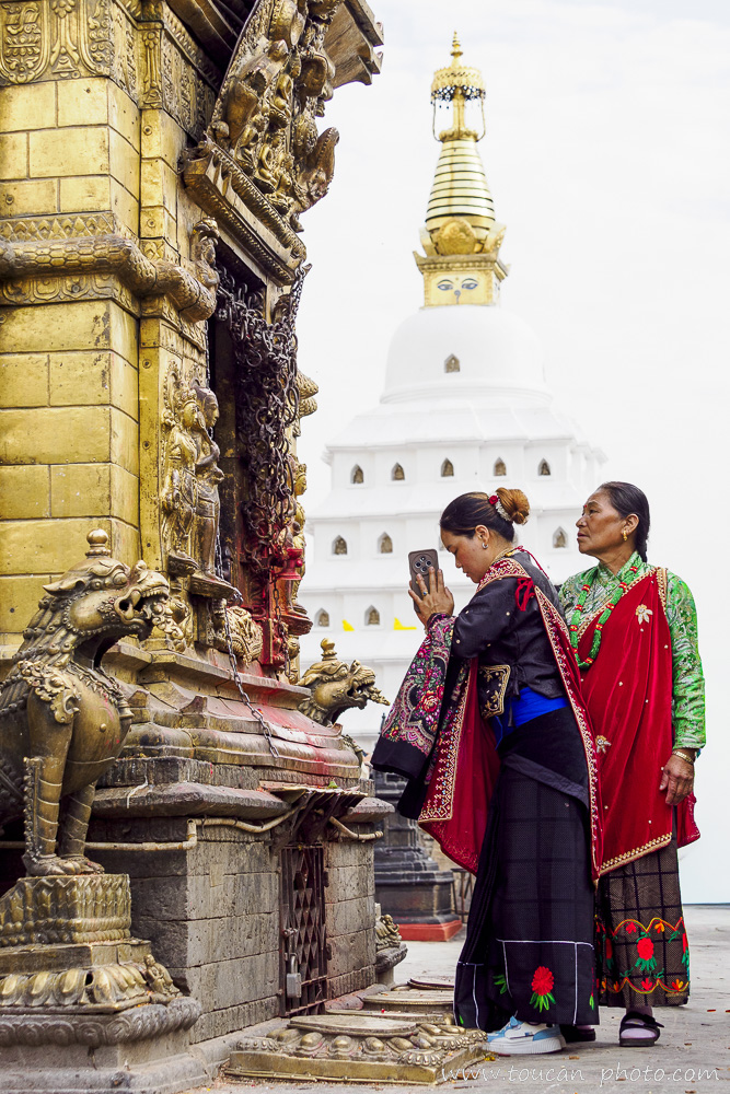 Prière à Swayambhunath, entre hindouisme et bouddhisme, Népal